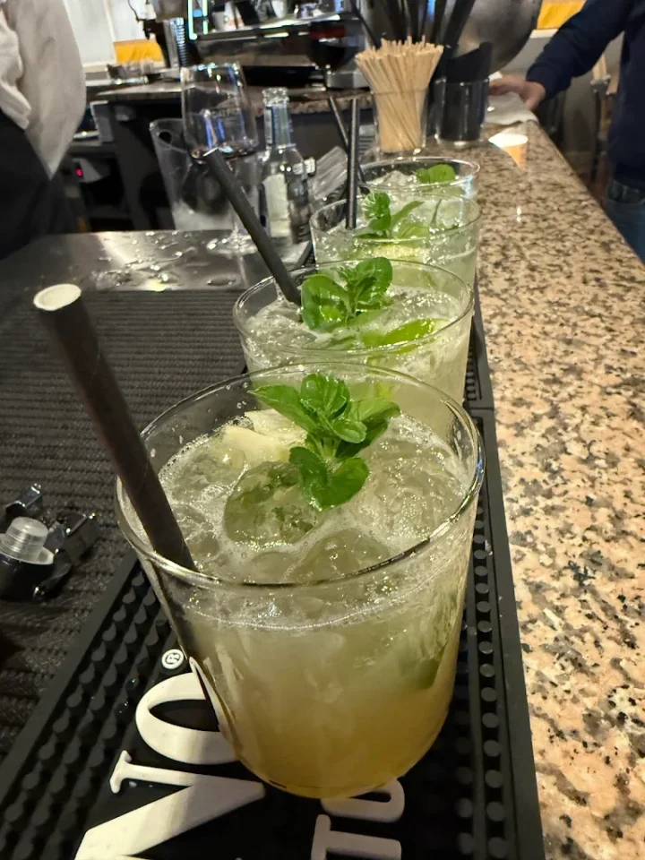 La sera, in versione leggera con un aperitivo